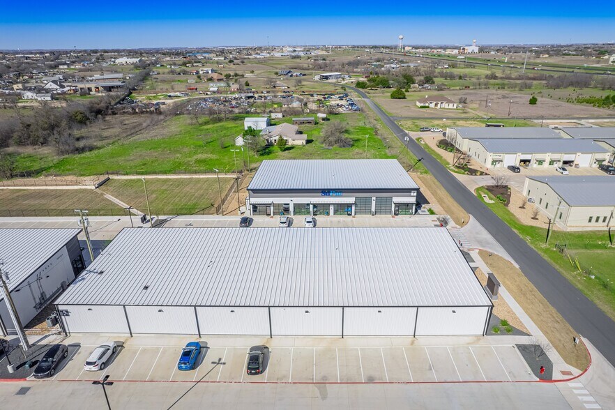 More Photos Of 19832 Panther Dr, Pflugerville Showroom For Lease