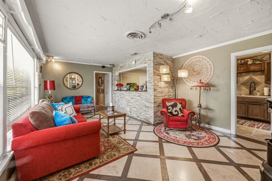 More Photos Of 416 S Morgan St, Granbury Office For Sale