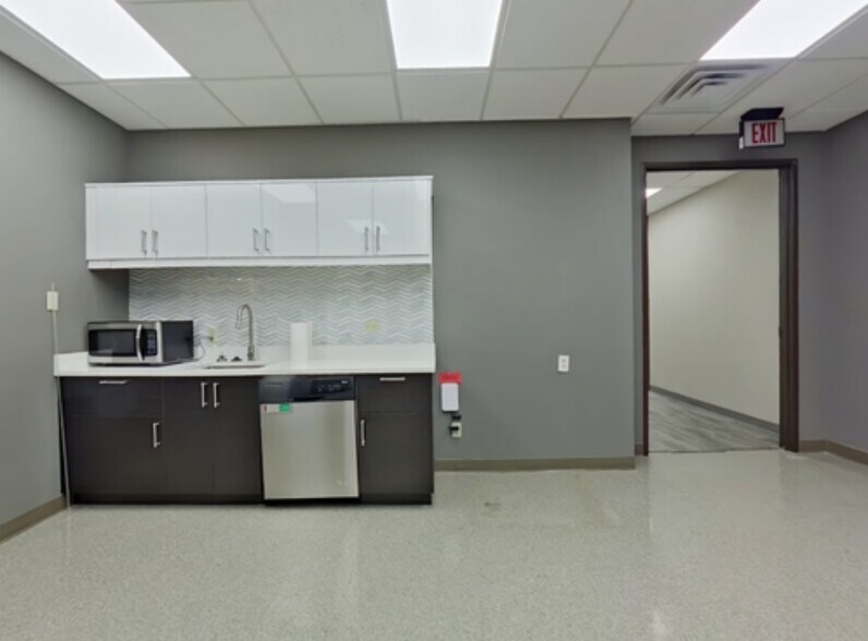 More Photos Of 3033 Kellway Dr, Carrollton Research And Development For Lease