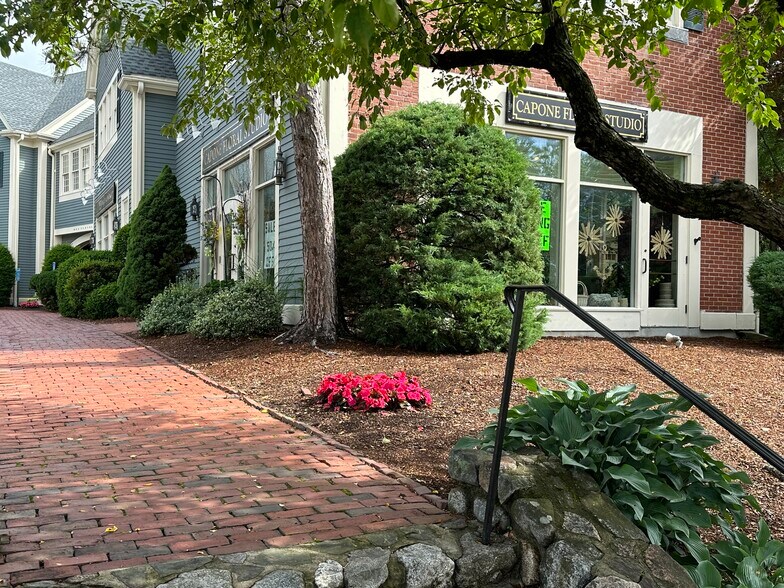 More Photos Of 10 Maple St, Middleton Office For Lease