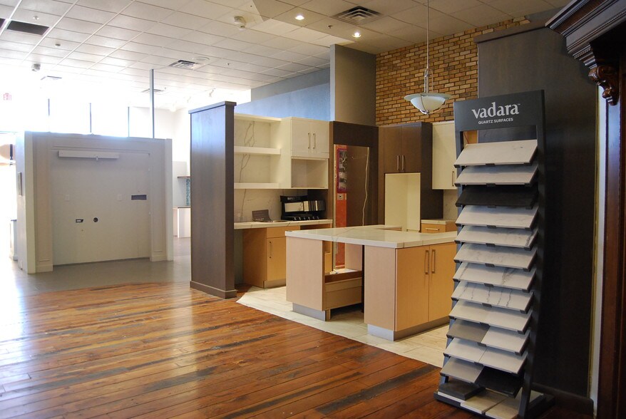 More Photos Of 15250 N Hayden Rd, Scottsdale Showroom For Sale