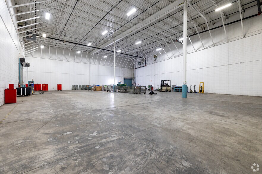 More Photos Of 825 W 6th St, Pueblo Light Distribution For Sale