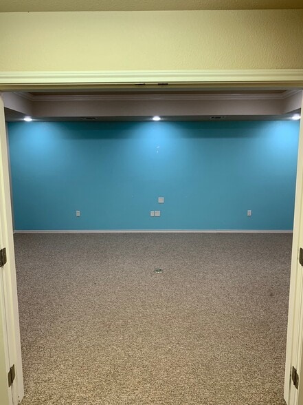 More Photos Of 1310 Weatherford Hwy, Granbury Light Distribution For Lease