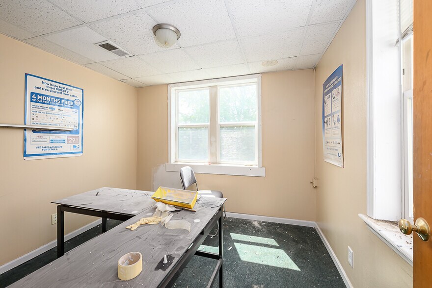 More Photos Of 7164 Kaw Dr, Kansas City Warehouse For Sale