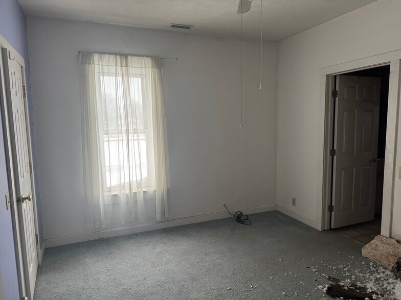 More Photos Of 111 N Walnut St, North Manchester General Retail For Sale