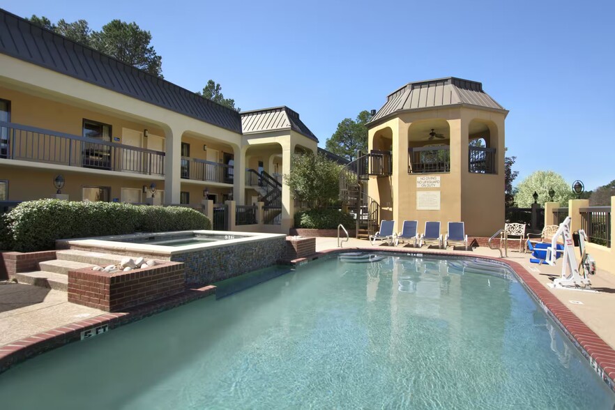 More Photos Of 112 S Access Rd, Longview Hotel For Sale