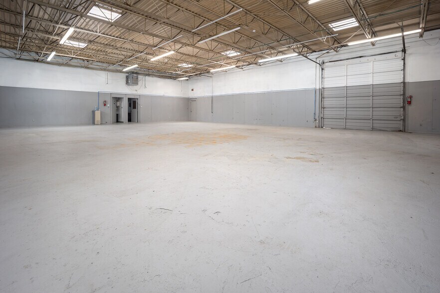 More Photos Of 3152 Broce Dr, Norman Light Manufacturing For Lease