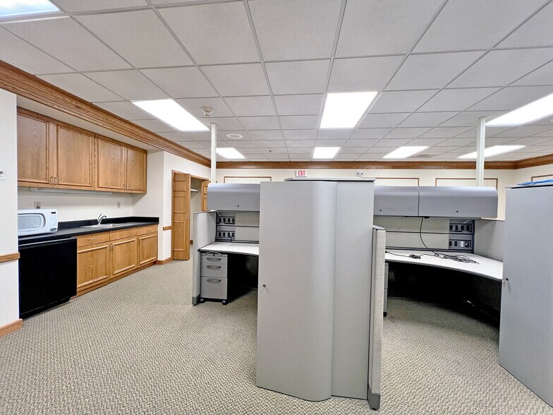 More Photos Of 2143 S State Route 157, Edwardsville Bank For Sale