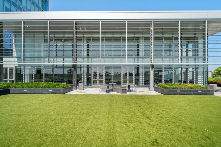 More Photos Of 8020 Katy Fwy, Houston Office For Lease
