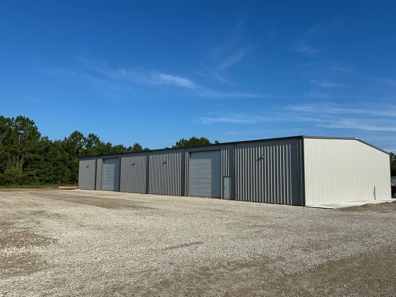 More Photos Of 3304 Hutchinson Ave, Adel Light Manufacturing For Lease