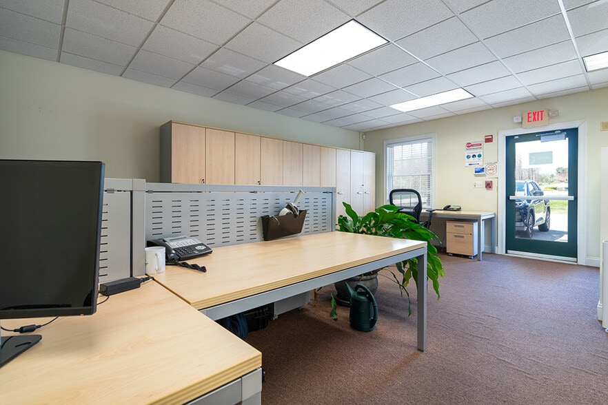 More Photos Of 376 Dry Bridge Rd, North Kingstown Warehouse For Sale