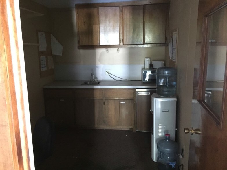 More Photos Of 1411 NW 33rd St, Lawton Flex For Lease