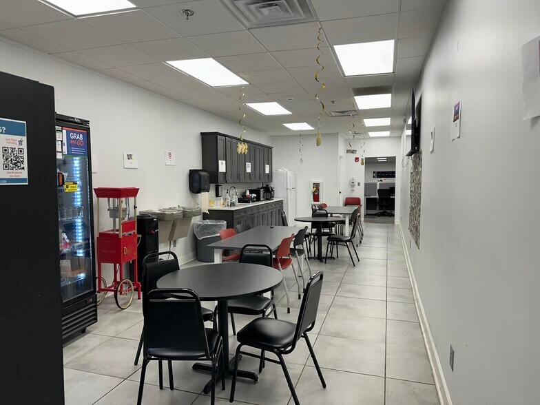 More Photos Of 2601 Cross Country Dr, Columbus Office For Sale