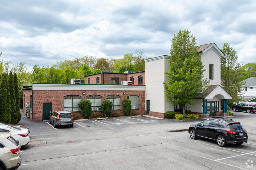 Primary Photo Of 594 Great Rd, North Smithfield Medical For Lease