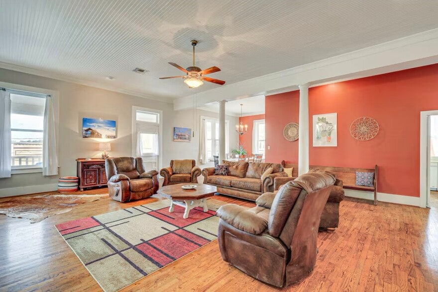 More Photos Of 1124 18th St, Hondo Office For Sale