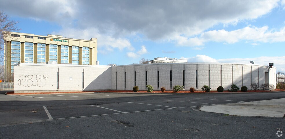 More Photos Of 80 Congress St, Springfield Medical For Sale