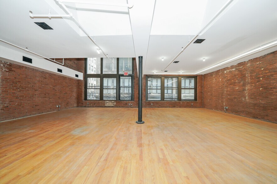 More Photos Of 247 W 36th St, New York Office For Lease
