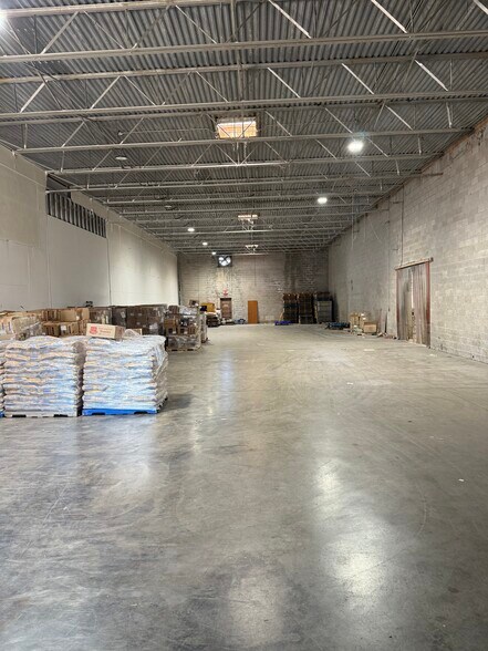 More Photos Of 4812 Top Line Dr, Dallas Warehouse For Lease