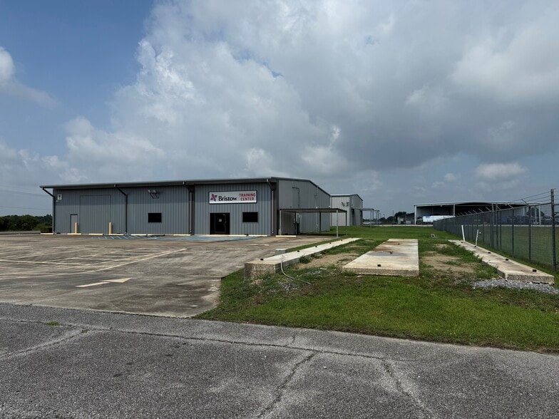 Primary Photo Of 960 W Lincoln Rd, Lake Charles Warehouse For Sale