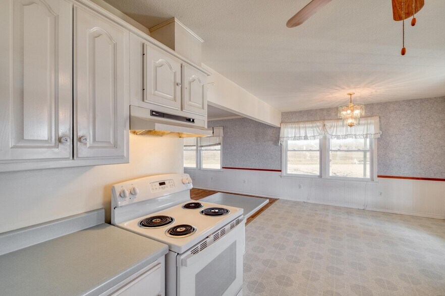 More Photos Of 829 State Highway 21 W, Cedar Creek Specialty For Sale