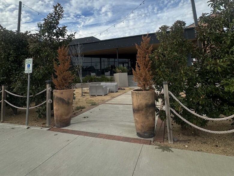 More Photos Of 310 S Goliad St, Rockwall Restaurant For Sale