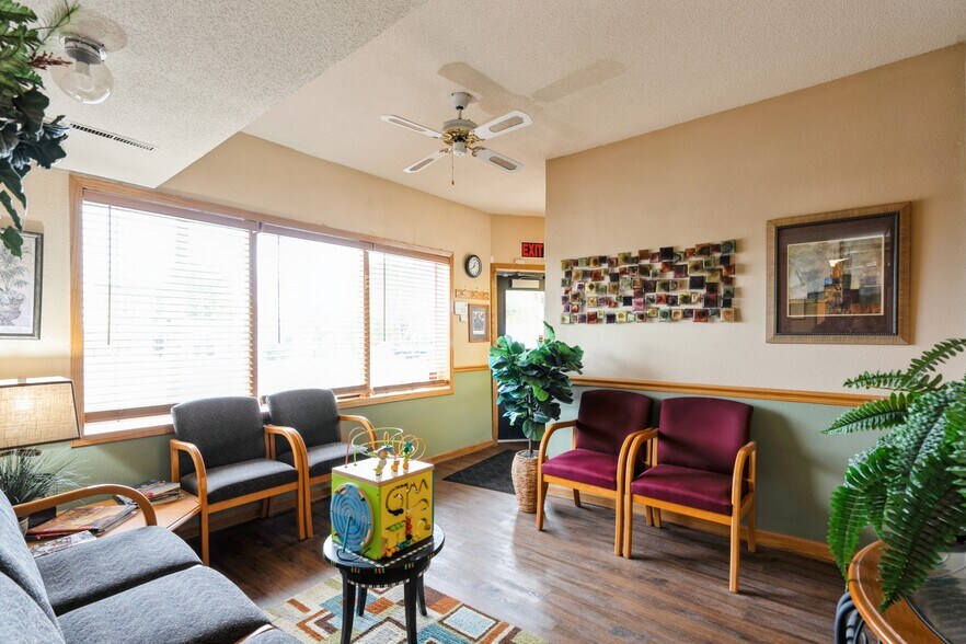 More Photos Of 1964 Indianola Ave, Des Moines Office For Sale