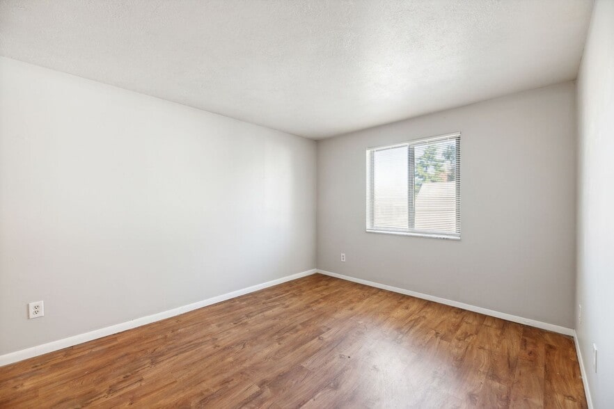 More Photos Of 3204 Mozart Ave, Cincinnati Apartments For Sale