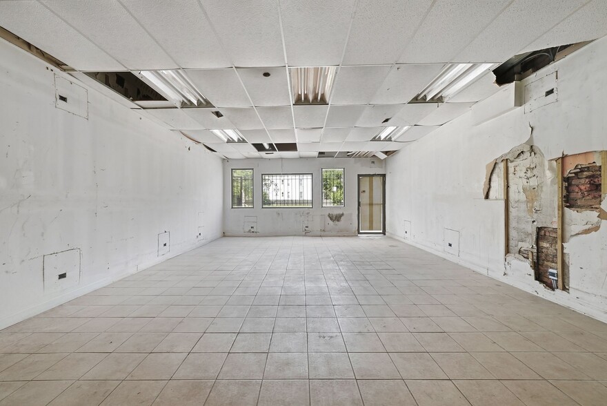 More Photos Of 7100 Morgan St, Chicago Storefront For Sale