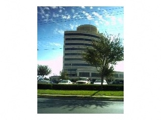 More Photos Of 3900 N 10th St, McAllen Office For Lease