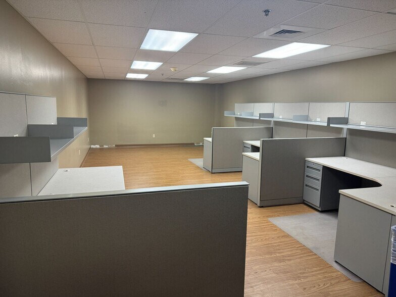 More Photos Of 2709 McGraw Dr, Bloomington Office Residential For Sale
