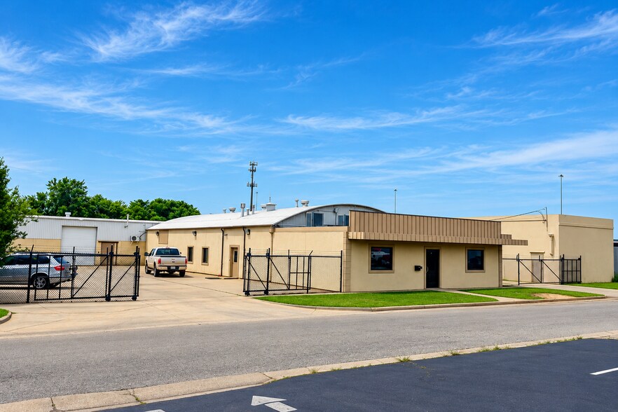 Primary Photo Of 26 NE 26th St, Oklahoma City Manufacturing For Lease
