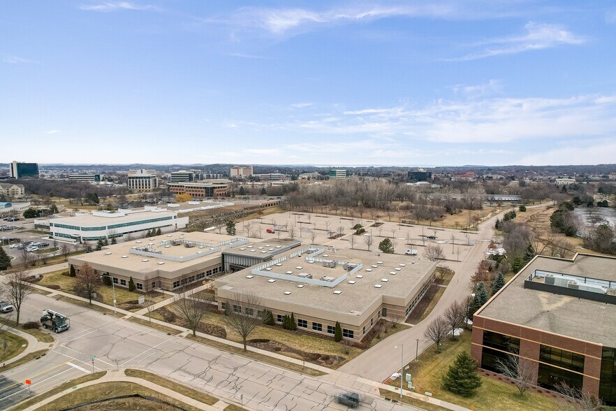 More Photos Of 1117-1125 Deming Way, Madison Office For Lease