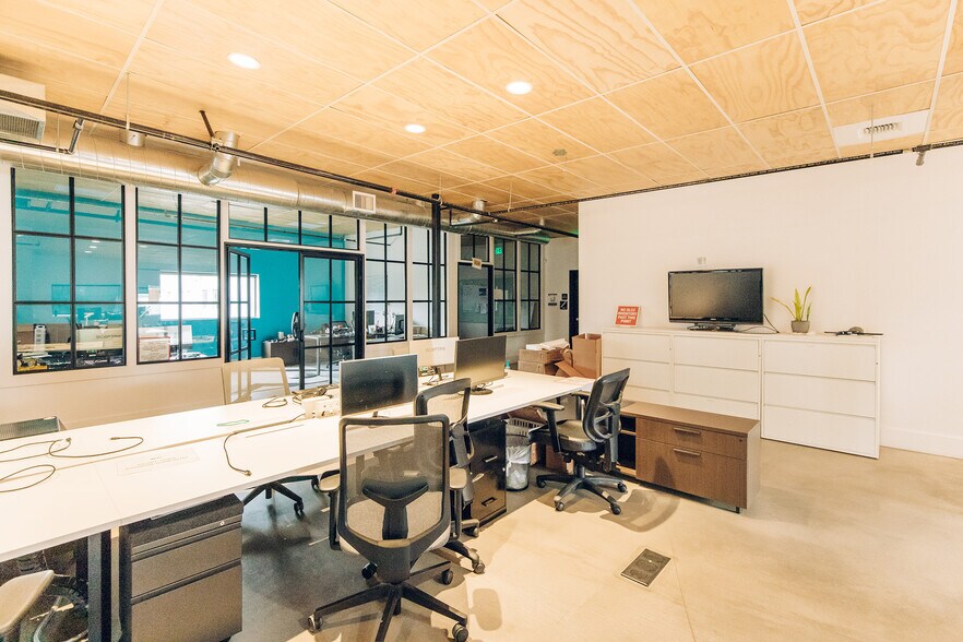 More Photos Of 111 SE Yamhill St, Portland Warehouse For Sale