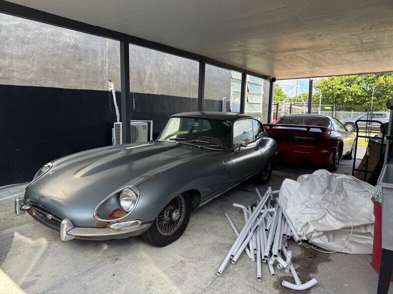 More Photos Of 1822 N Dixie Hwy, Hollywood Storefront Retail Residential For Sale