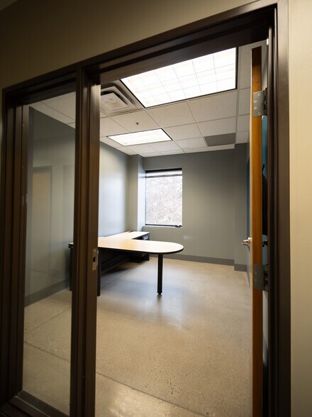 More Photos Of 6586 S Kenton St, Centennial Showroom For Lease