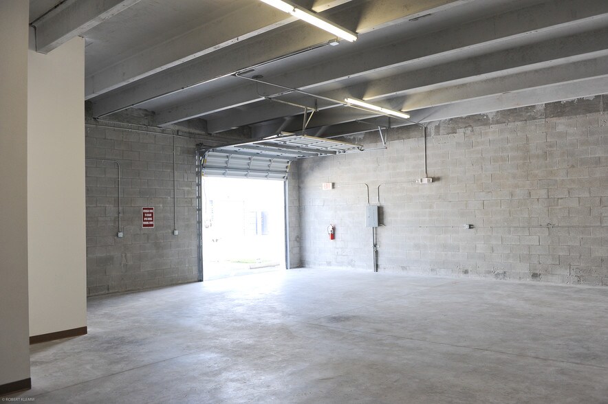 More Photos Of 9802 NW 80th Ave, Hialeah Warehouse For Lease