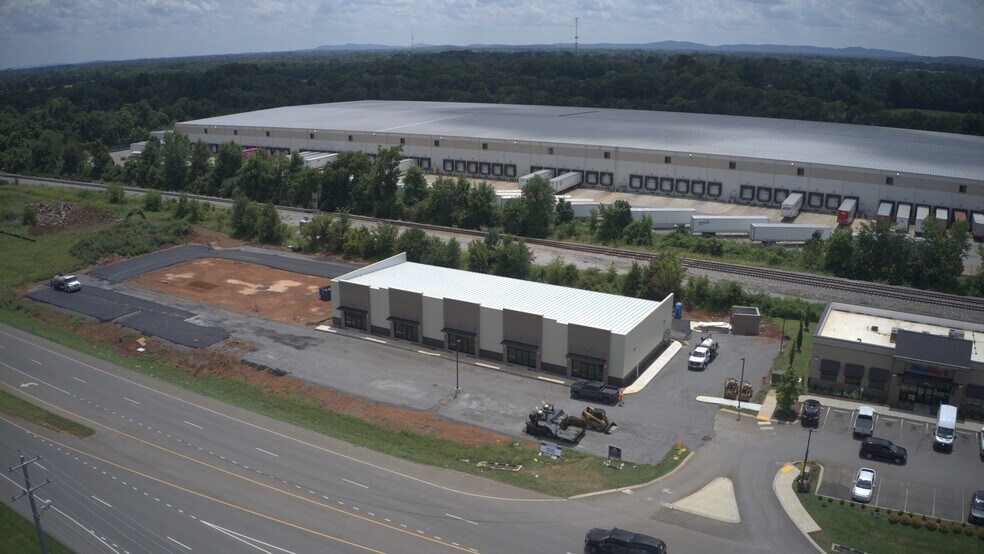 More Photos Of 4905 NW Broad St, Murfreesboro Flex For Lease