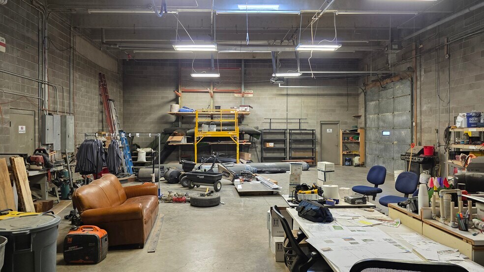 More Photos Of 69 Sunflower Rd, Colorado Springs Warehouse For Lease