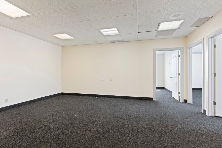 More Photos Of 2661 Washington Blvd, Ogden Office For Lease