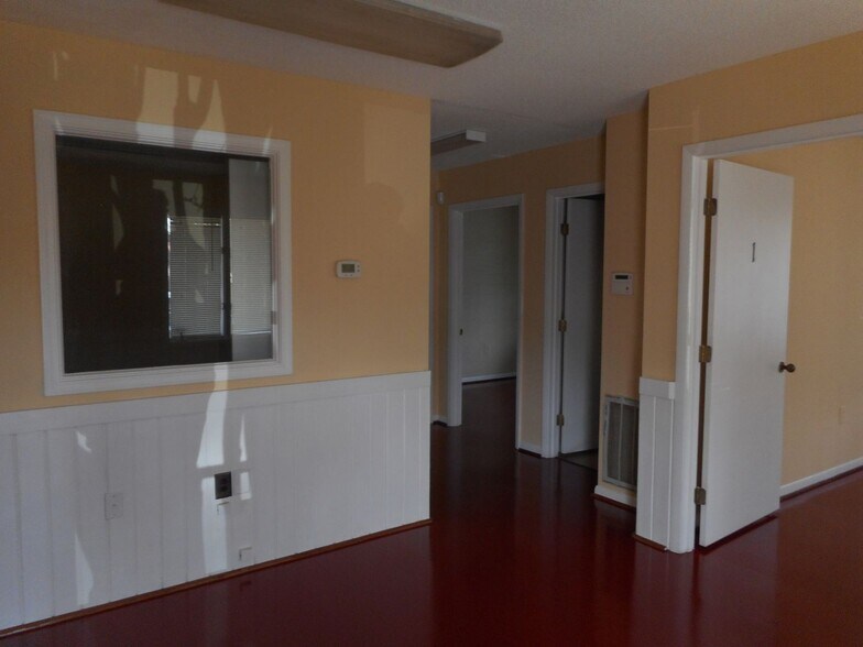 More Photos Of 4371 Charlotte Hwy, Clover Office For Sale