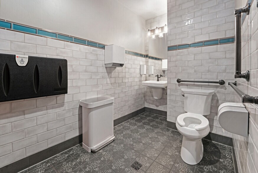 More Photos Of 30 N Main St, Fond Du Lac Restaurant For Sale