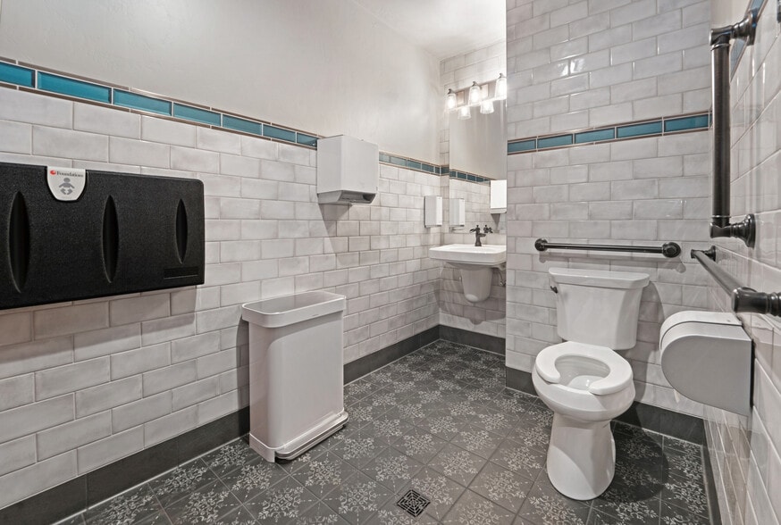 More Photos Of 30 N Main St, Fond Du Lac Restaurant For Sale