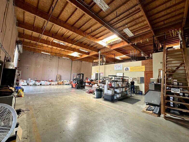More Photos Of 1013 Nichols Dr, Rocklin Warehouse For Lease