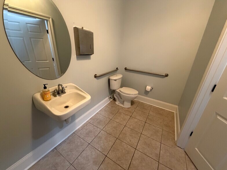 More Photos Of 9310 Old Kings Rd S, Jacksonville Office For Lease