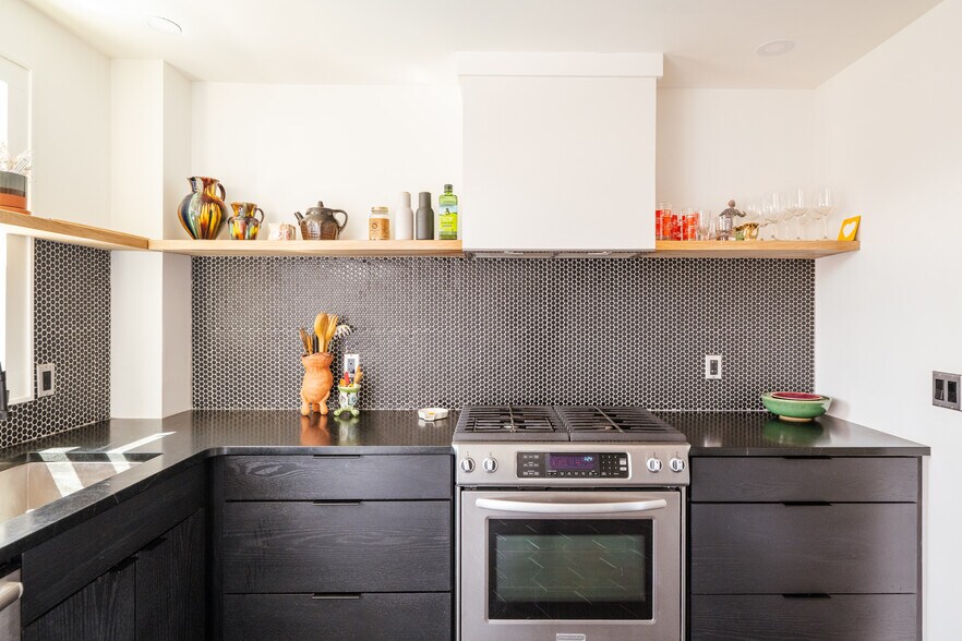 More Photos Of 705 Warren St, Hudson Storefront Retail Residential For Sale