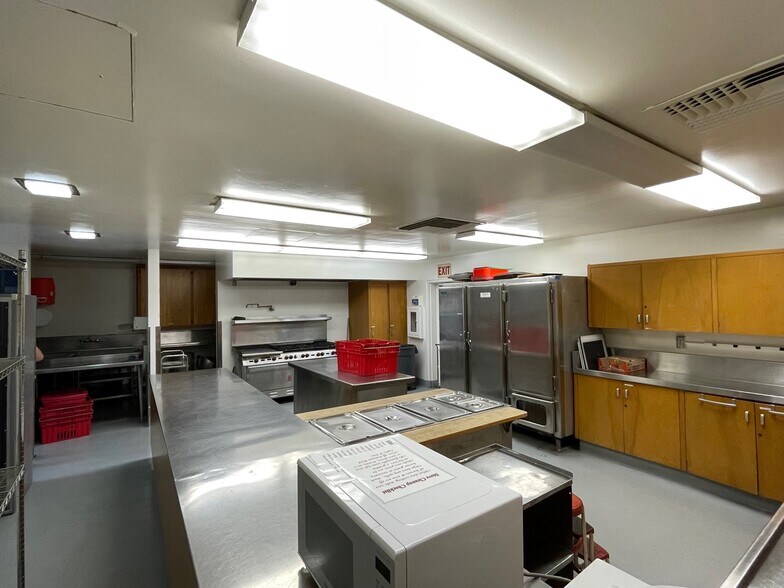 More Photos Of 1495 Colorado Blvd, Los Angeles Schools For Lease