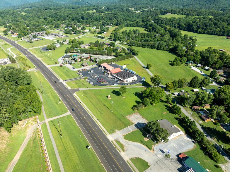 More Photos Of 8123 E Lamar Alexander Pky, Townsend Restaurant For Sale