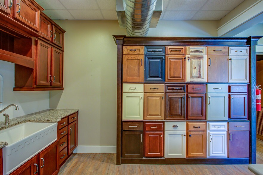 More Photos Of 108 Kelly Rd, Niceville Showroom For Lease