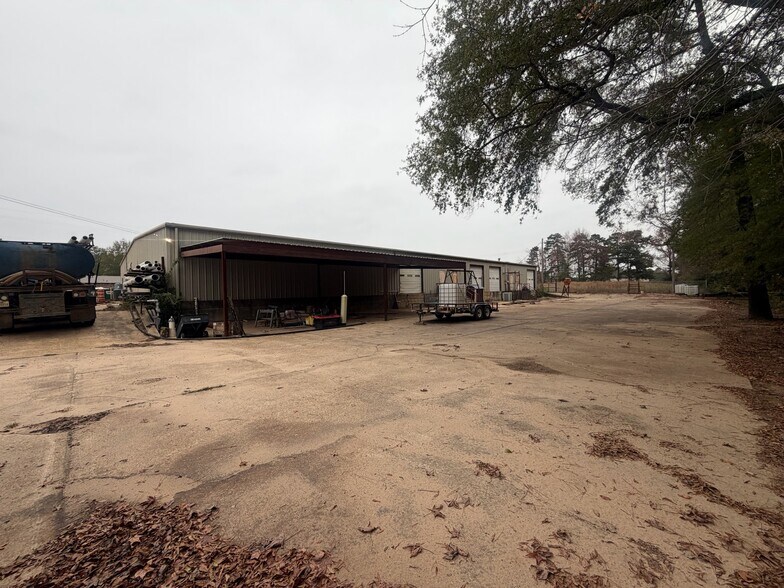More Photos Of 115-119 Plaza W, Texarkana Warehouse For Lease