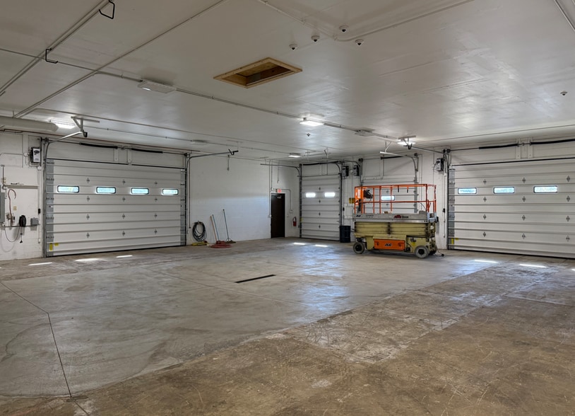 More Photos Of 5967-5983 Andrews Rd, Mentor-on-the-Lake Storefront For Sale